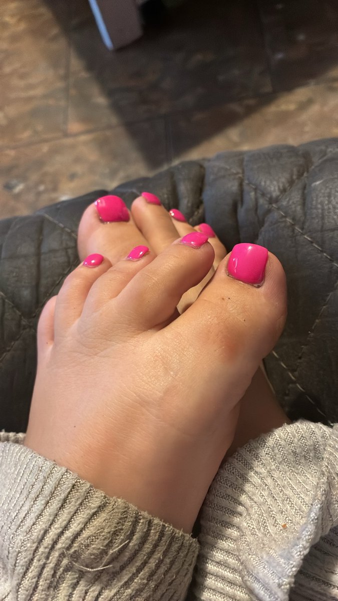 prettybunny0820's tweet photo. So who is paying to get my nails and toes done today ? 😍😍😍 dm me asap !! 💗 
#paypig #feetfinders #feet #fetish #feetfetısh #feetfetıshly #feetseller #feettwt https://t.co/BPKOkIK0iw