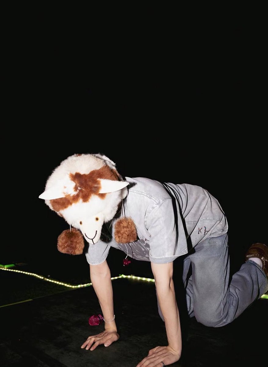 rainbowbts's tweet photo. AI QUE MENINO DOIDO KKKKKKKKKKKKK https://t.co/16IQUnyOv5