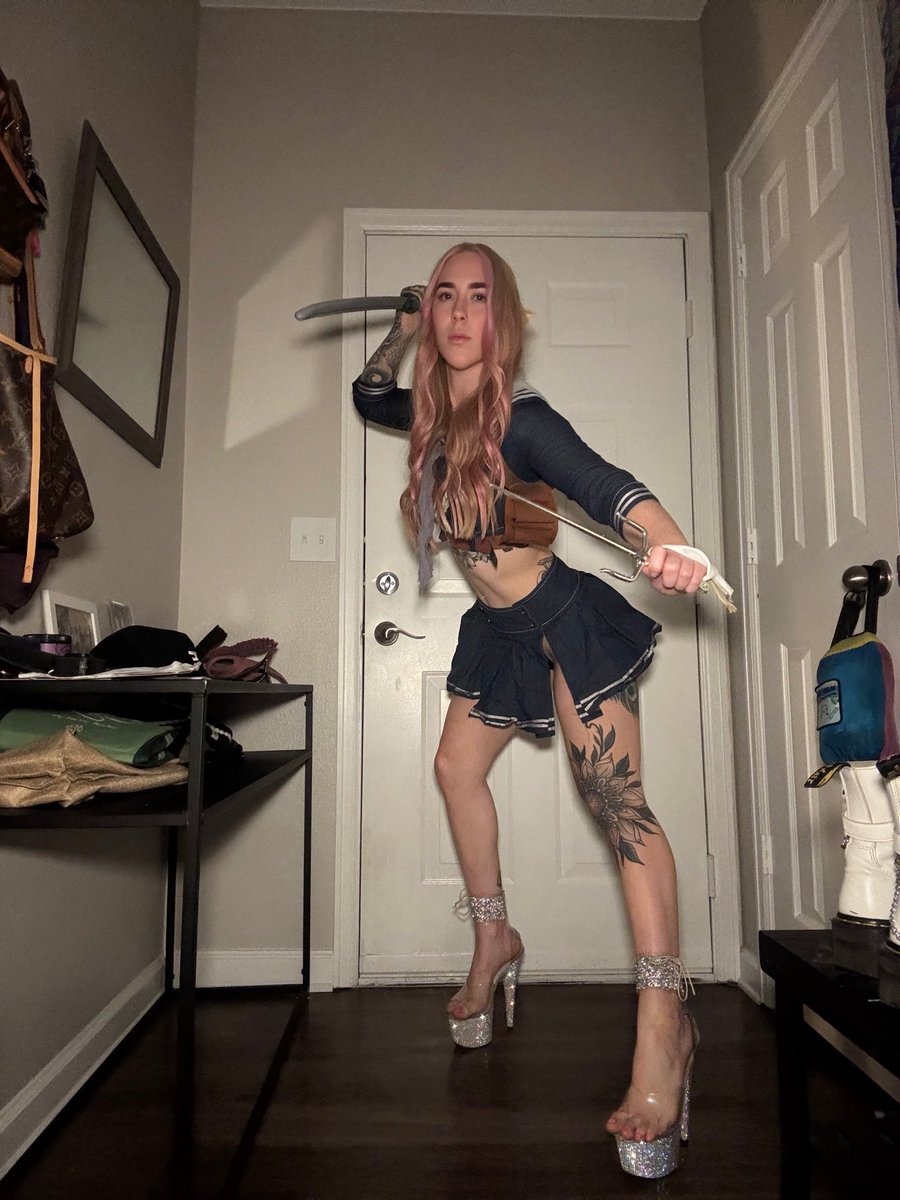 unstableun1corn's tweet photo. Halloween’s coming up! Enjoy my babydoll/faerie warrior princess cosplay from last Halloween 😘 #cosplay #suckerpunch #faerie #stripper #dancer #halloween #onlyfans #fansly #loyalfans #blonde #petite #tattoos https://t.co/DvSacLyQDp