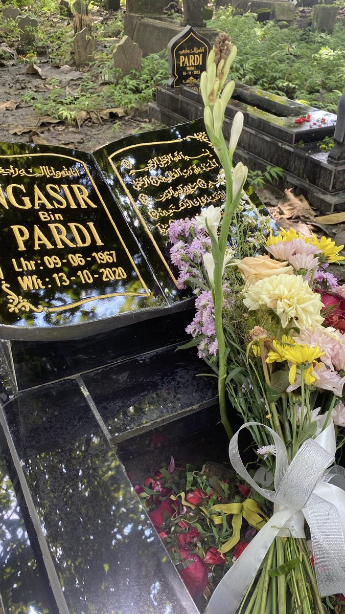 tatanggooo's tweet photo. semoga tidur lelap papah yg tepat ke 6 tahun ini masih dan selalu diiringi mimpi indah selamanya❤️

mff anak bontot nya msh suka kgn https://t.co/F3k9EgSfkS