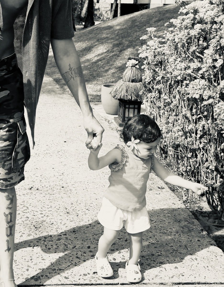 crimsonstaticc's tweet photo. Aurora; Minha pequena, você chegou mudando todo o meu coração, obrigada por ser essa criança incrível e amável que você é, todo dia você muda um pouquinho da minha vida! https://t.co/YaPhjNG5Qj