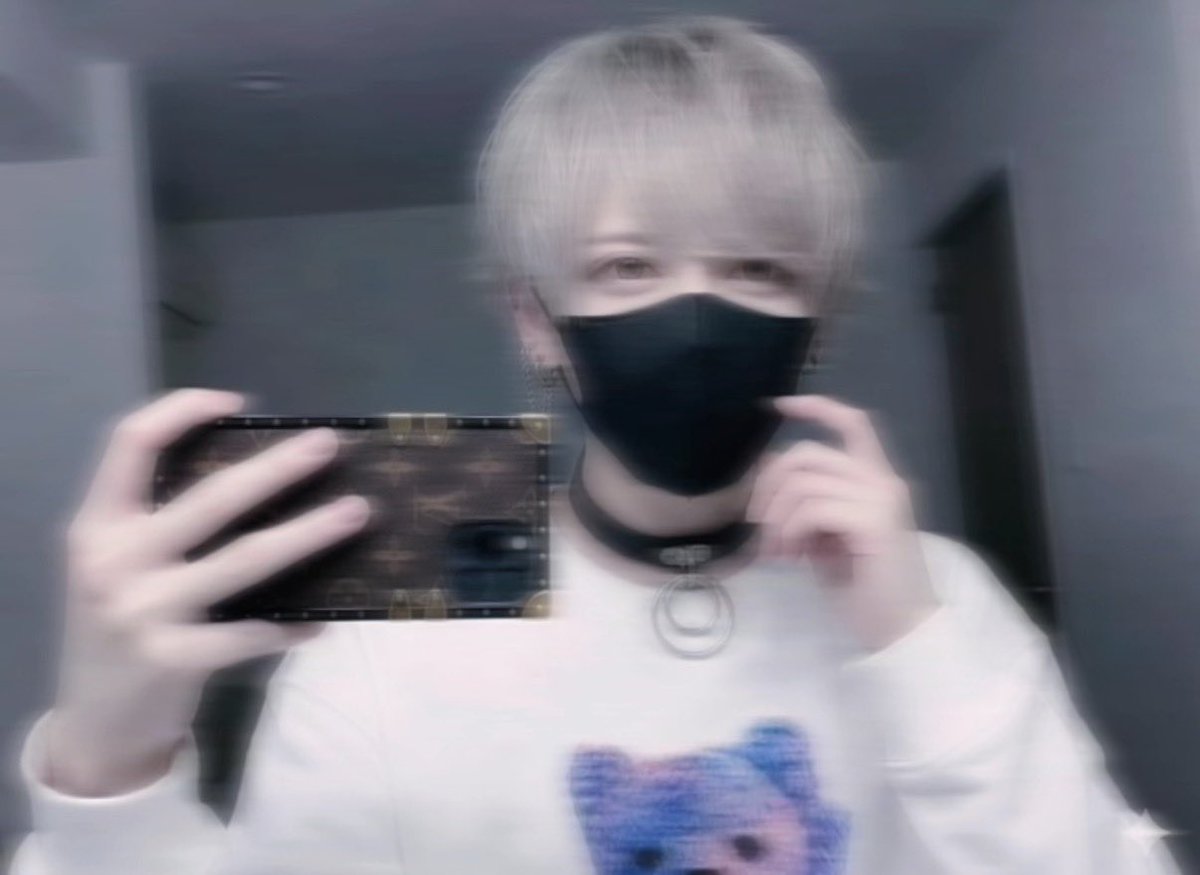 nvansIsfp's tweet photo. 加工ってこんな感じで合ってますか https://t.co/7llwokqhIL