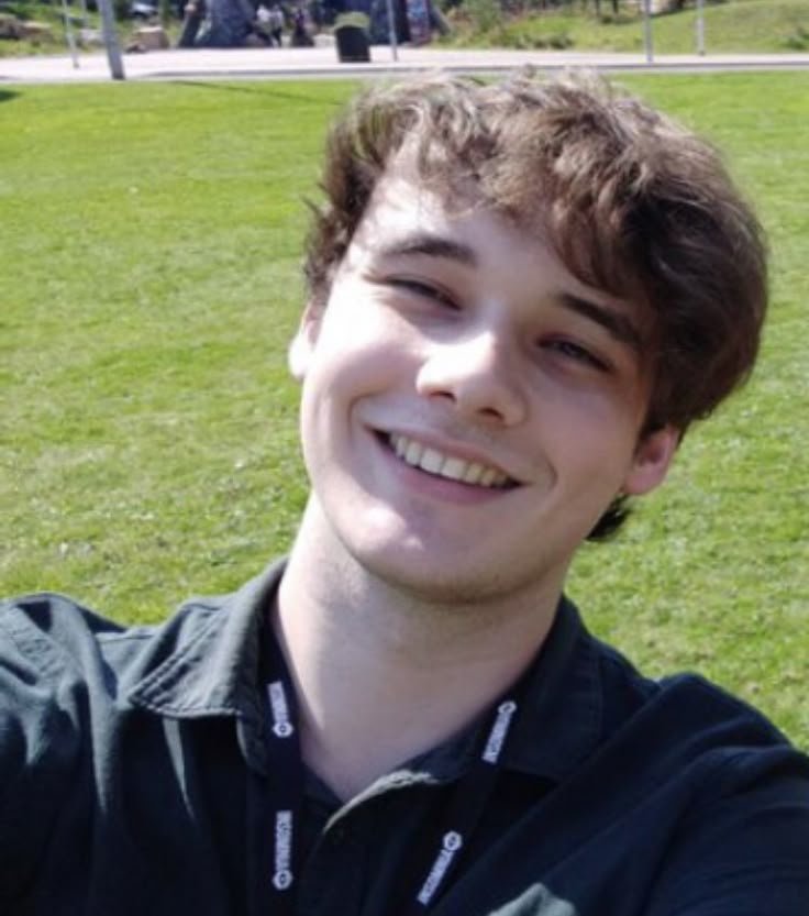 b0redbur_'s tweet photo. owwowowoww i wanna squish him so hard until he explodes n fly off into little pieces awwawaww https://t.co/0ZrYrOjRNO