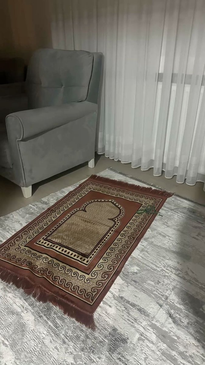 kendined2's tweet photo. Biri size ”bana da dua et” derse, bilin ki hayatı kalbine ağır gelmiştir. Onu yalnız bırakmayın https://t.co/uSiFeixuVx
