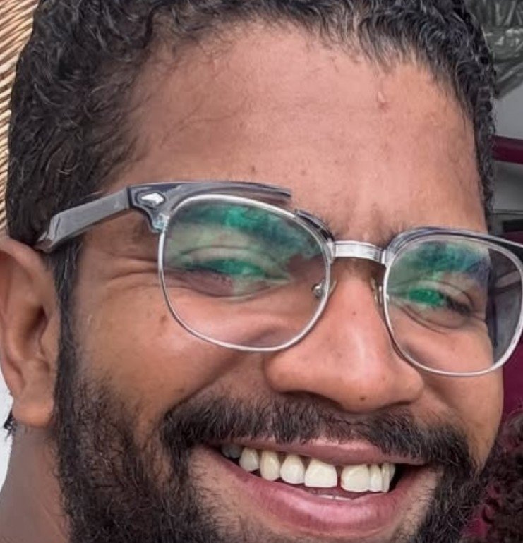 JonesPresida26's tweet photo. Quebraram o óculos do deputado :'( https://t.co/voUyBY5CIr