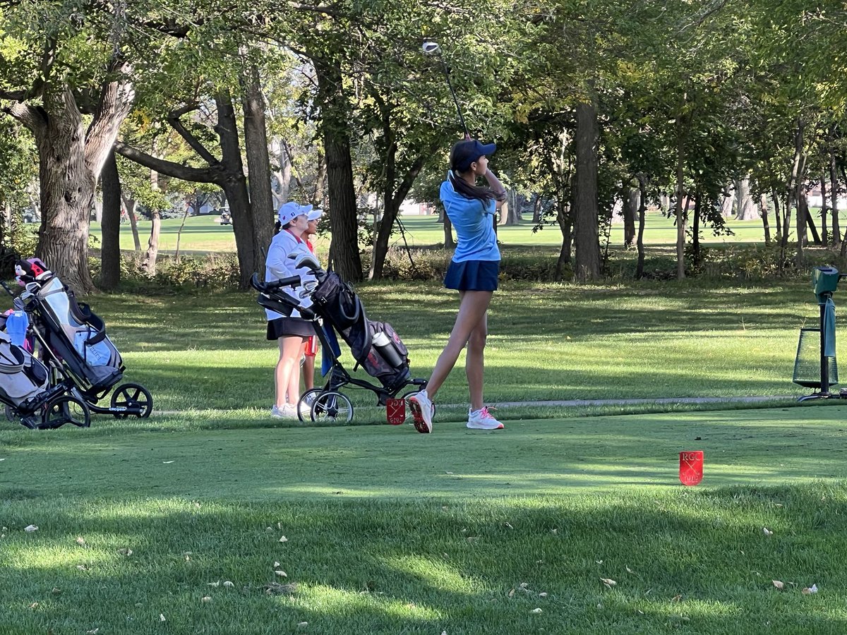 LSBGrizzlies's tweet photo. 🐻⛳️ A beautiful day at Class A State Golf in Grand Island. The Grizzlies are through their first nine. https://t.co/W4LcOgR0G0