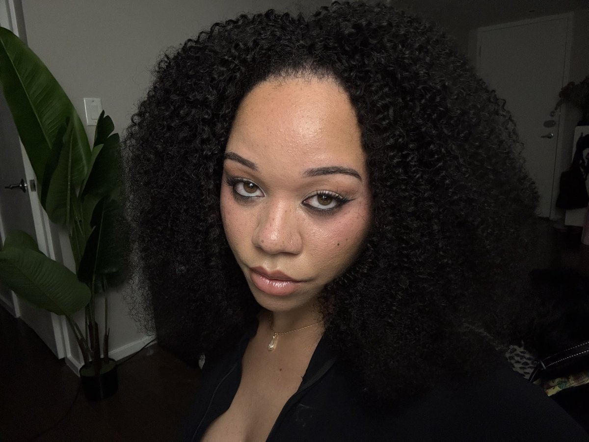HoneyyJade's tweet photo. I love my eyes sm https://t.co/DeqLTcb7Zu