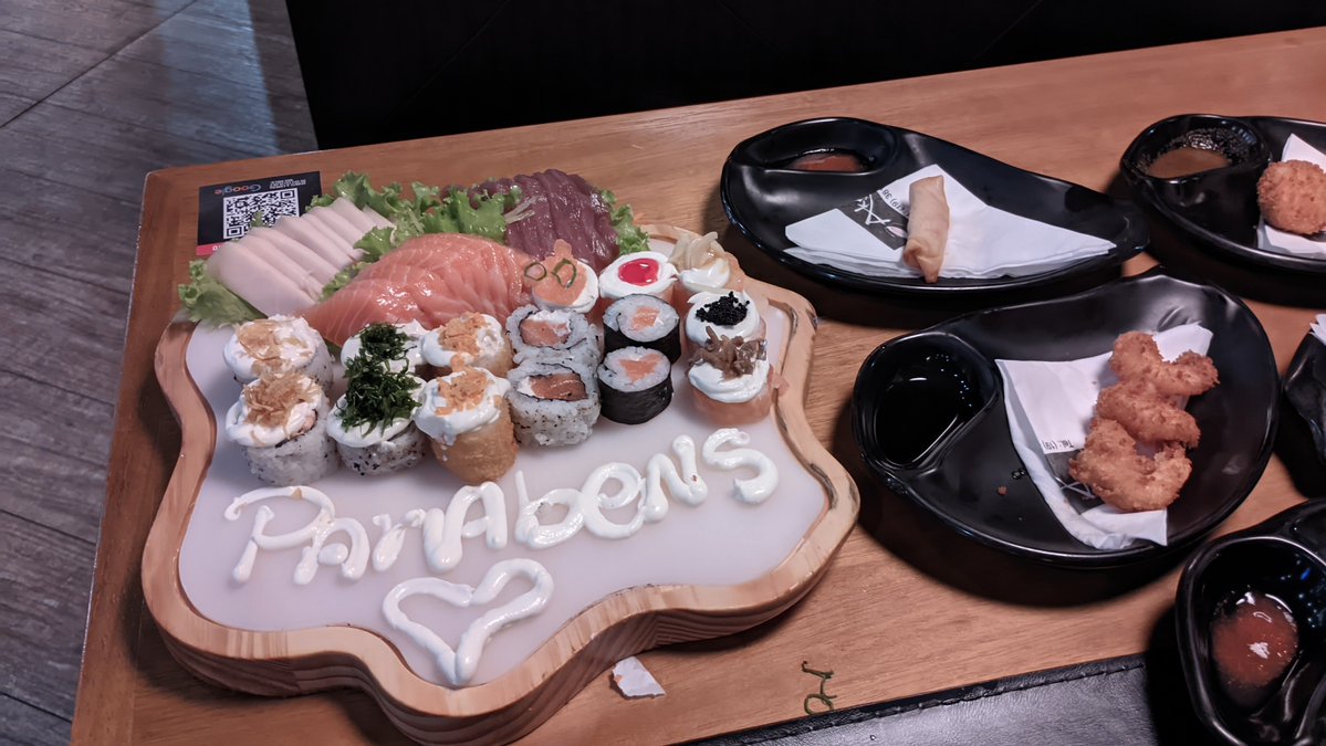 Cachorra_Fedida's tweet photo. Fui comer sushi ontem :3 https://t.co/VyThY4oVMm