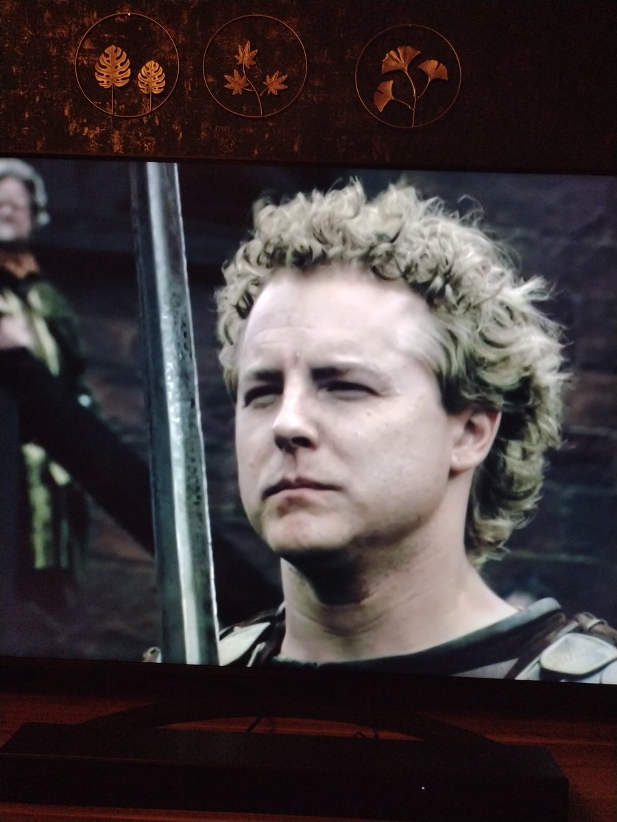jame_2206's tweet photo. "Die Nibelungen" on German TV...
Is it just me, or do you also think he looks "unfamiliar" when he's clean-shaved?
Some kind of facial hair is pretty much a "must" for him these days, right? ๐๐
#samwest
#samuelwest https://t.co/fpO6E3z6Ib