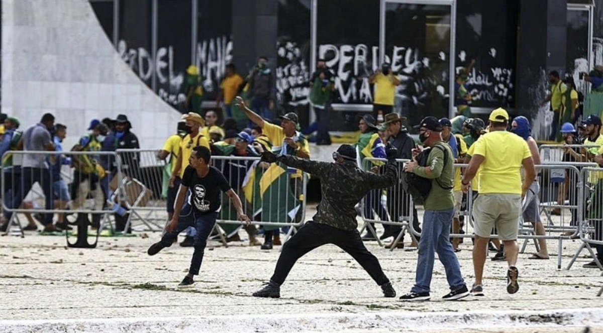 ohressa's tweet photo. @SoldierdeDi Esquerda não prega amor, quem prega amor de Cristo são esses indivíduos, sem IA pra você também 🤣 https://t.co/1aqn9Vj1zt