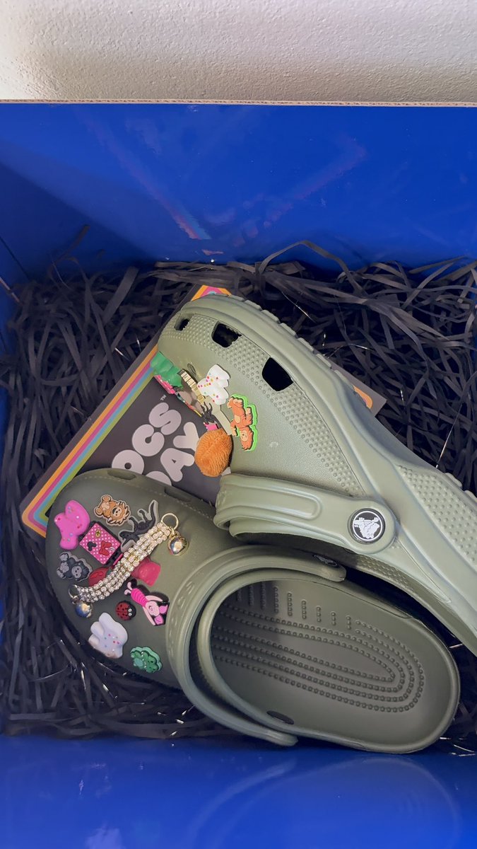 mmathemaMothiba's tweet photo. Crocs Day deals are here! 🐊💚✨
🩴 2 flip-flops for R400 ✨ 5 loose Jibbitz for R199 💚 2 full-price Jibbitz packs for R280

Shop now on the crocs website and use my code Crocsday004 for FREE delivery! 🛍️
#CrocsDay2026 #DoYourThing #CrocsSA

https://t.co/ufpjPq2sfn https://t.co/vXBIkR9pvM