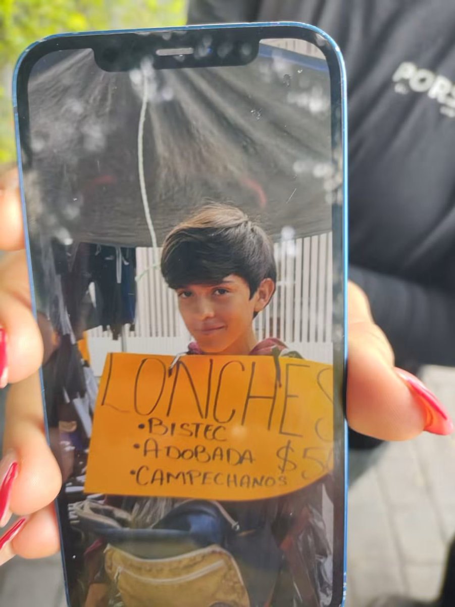LichaWonderland's tweet photo. El es Alex Vega, menor de edad. 

Tiene 14 años, estaba en la manifestación ofreciendo comida a los manifestantes. Hasta el momento no se tiene información sobre su paradero. 

RT💥💥 https://t.co/7pjb9CRyqS