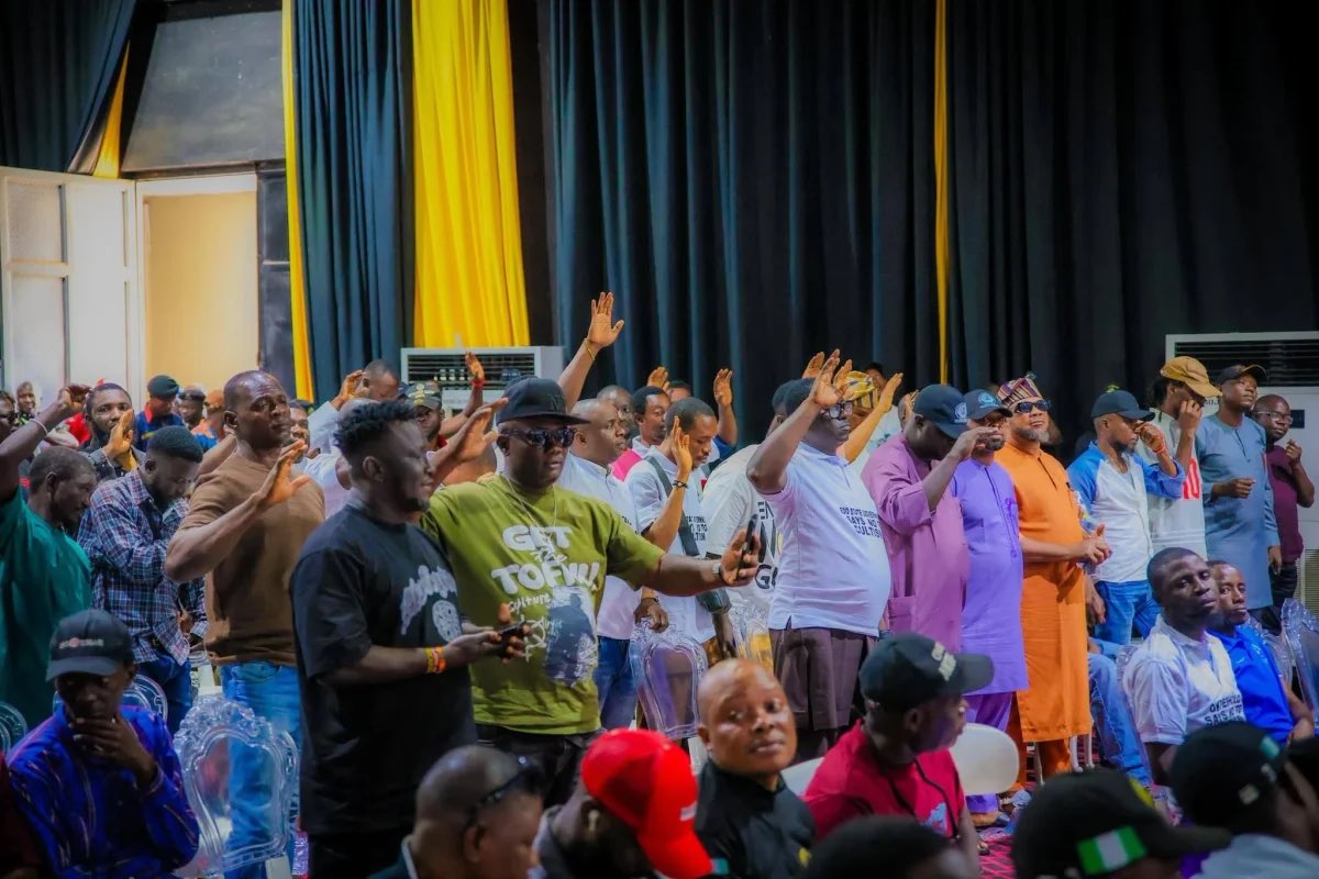 instablog9ja's tweet photo. Over 500 c¥ltists renounce membership and take oath of dissociation in Edo State https://t.co/oZUlNp2YyB