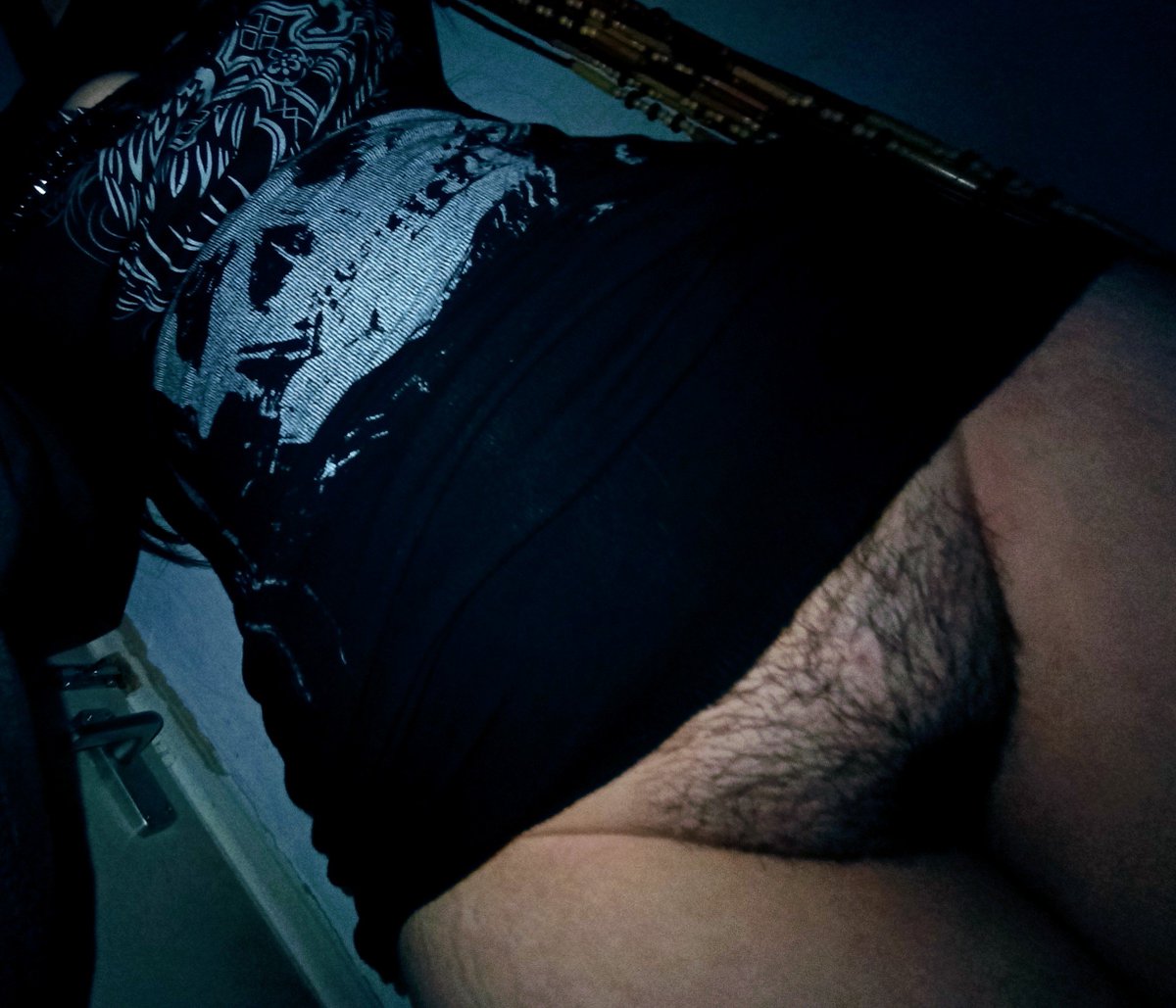 bunnyclowm's tweet photo. Haven't been able to shave in awhile.. Hopefully you guys don't mind 🙃 I know she's cute shaved but isn't she more erotic with a lil bush? 🤭🖤

#nsfwtwt #wataa #chudai #sellingcontent https://t.co/k6k6IuUlFk