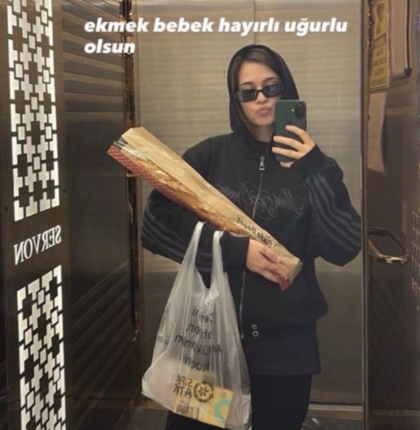 resadenz's tweet photo. ailelerle tanisma iside gerceklesmis hayırlı olsun düğün ne zmn athel athelteodenfc olarak topluca nikah şahidi olucazda https://t.co/Qy04sdMidy
