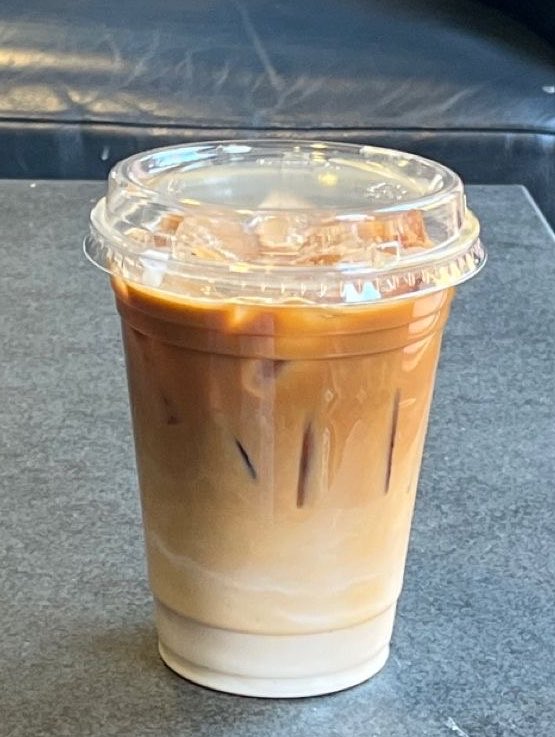 hopefulhob's tweet photo. kalian ada di kubu es kopi atau es matcha? 🧐🧐 https://t.co/C8yYPJfuOr