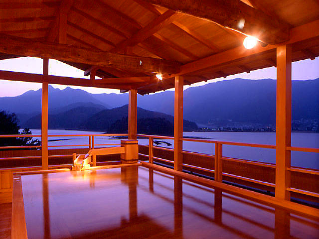 myheartislake's tweet photo. [今日カフェで隣の席の人が一瞥したとき、その雰囲気に思わず穆叭って心の中で叫んだ！] https://t.co/1EaQTY7P96