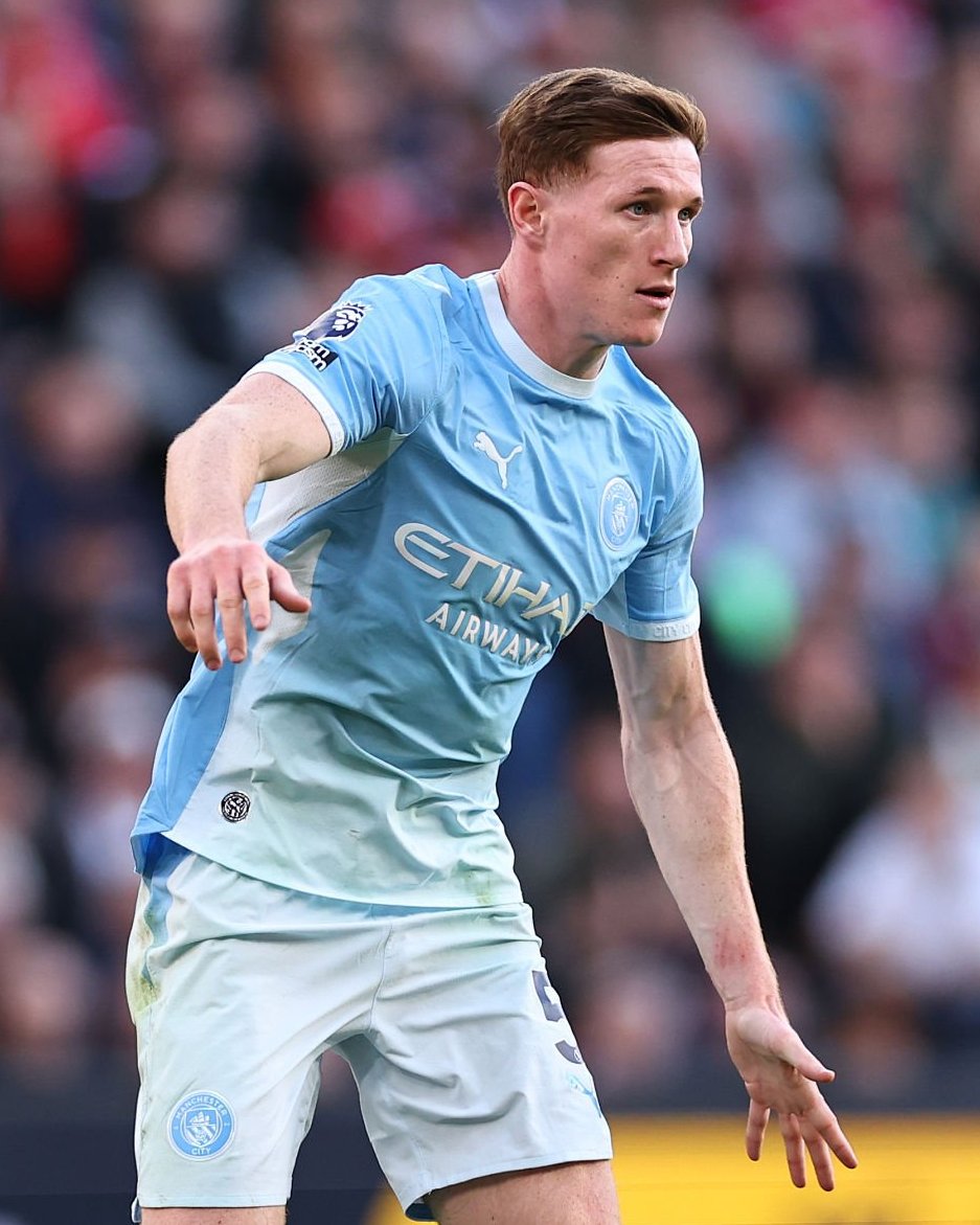 EPLworld's tweet photo. 🚨🚨 

إيليوت اندرسون ورسالة حادة لكارهي مانشستر سيتي، عقب صدور حكم بإدانة النادي وفوزه على ليفربول 3-0 🗣️

"نحن أكثر اتحادًا أكثر من أي وقت مضى، أمور كهذه لا تؤدي إلا إلى زيادة ترابطنا وتقاربنا." 

"إنها تمنحك الإصرار على الخروج إلى الملعب، حيث يقف الجميع ضدك، ثم تهزمهم في عقر دارهم."

"أنا أستمتع بالجماهير والضجيج في المدرجات، أشعر أنني اتألق بفضل هذه الأجواء، ففي تلك اللحظات أقدم أفضل ما لديّ." 

"لدينا لاعبون استثنائيون، ومدرب إستثنائي، ولن نكف عن التطور والتحسن."