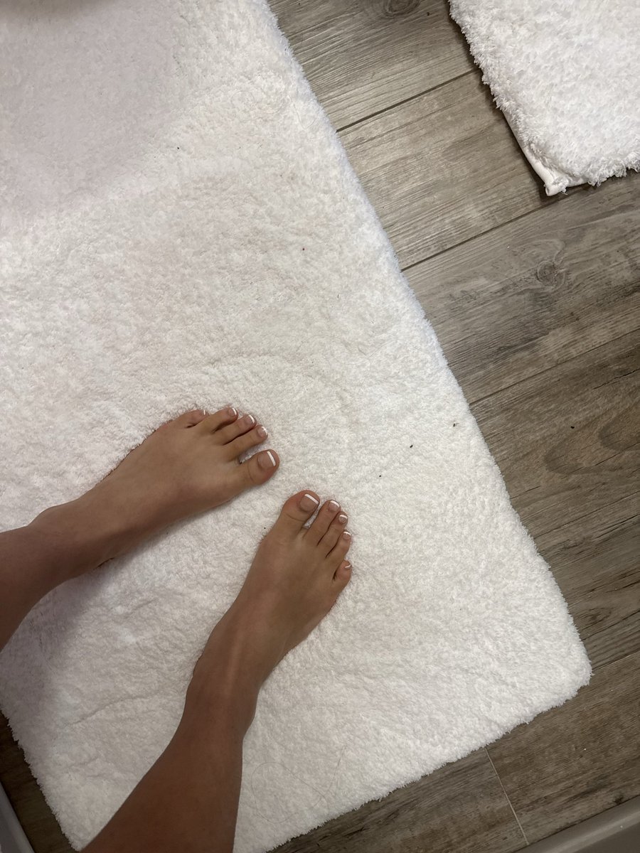 ssymonee22's tweet photo. 👣👣👣 #feetfetısh #feetworshi̇p #feetseller https://t.co/TykO3dUZNi