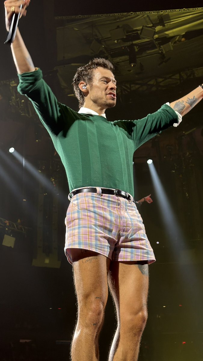 tattoosrry's tweet photo. whoever hated night 15 outfit where’s your taste????? https://t.co/659oEdIBSd