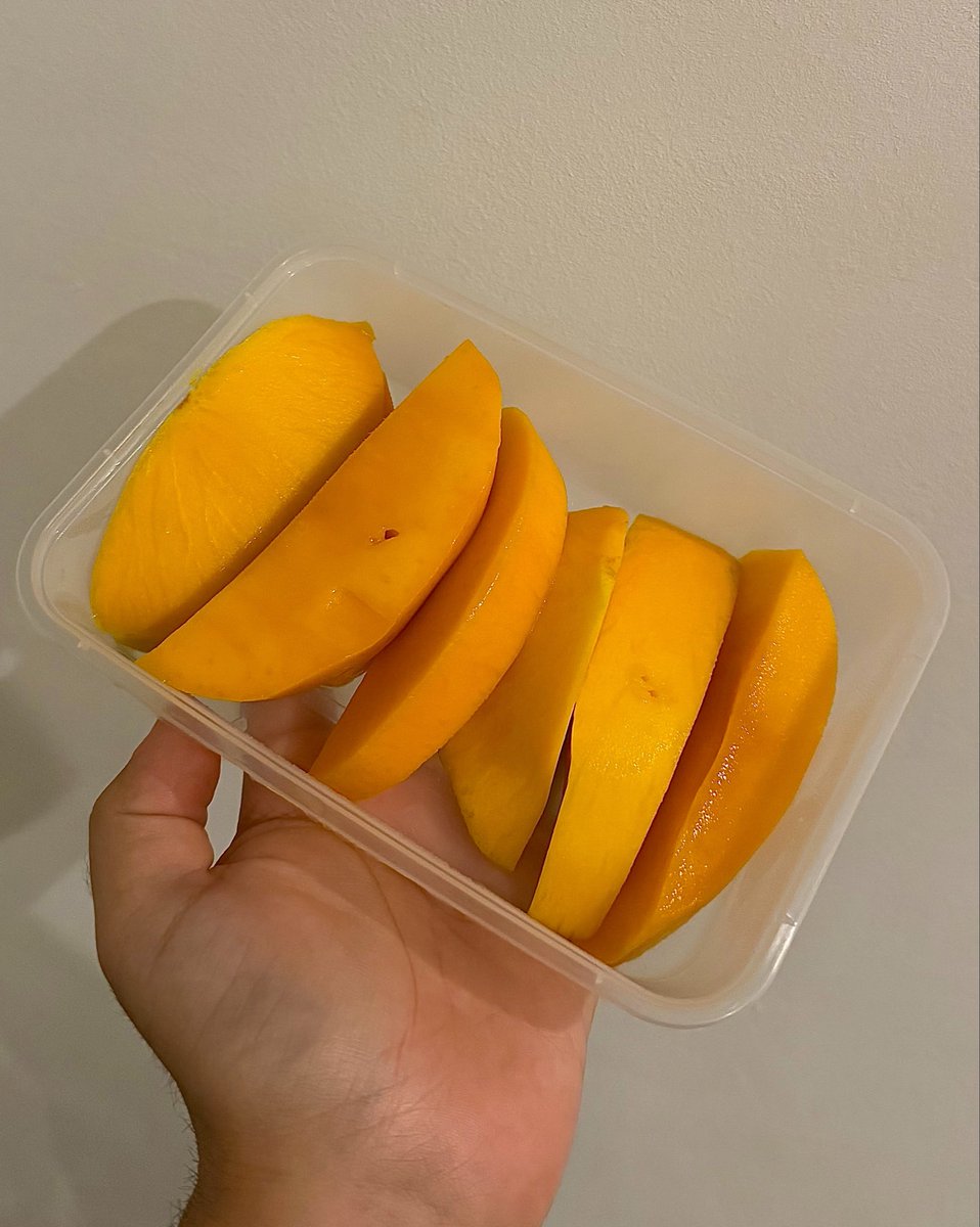 tomscent_'s tweet photo. C’est tellement le meilleur fruit all time. https://t.co/kSlPJ76GG2