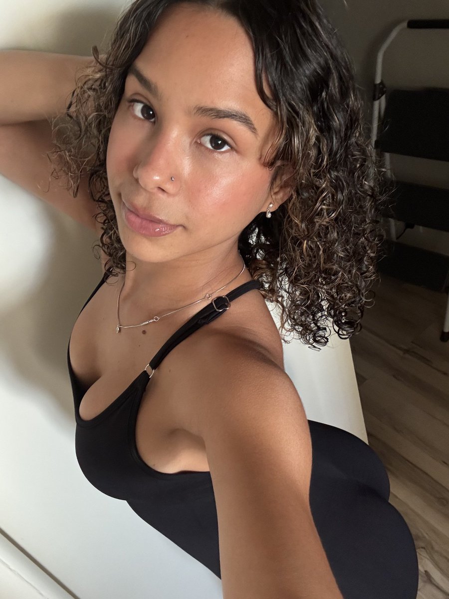 Laura6j0j's tweet photo. What are you looking 😘😏??

Text me on telegram if you want fun 😊🍆  https://t.co/jbTV91rjwO https://t.co/Twn1zptzny