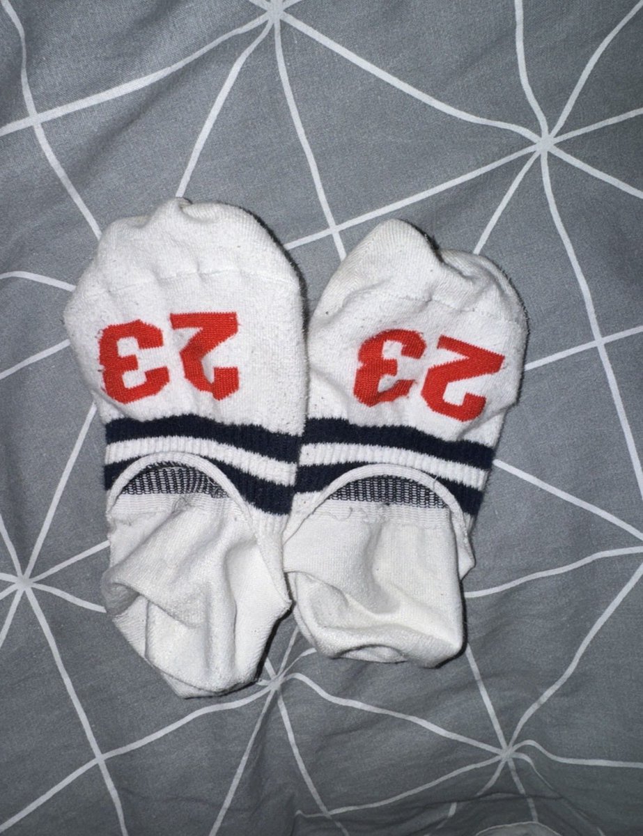 mira647918's tweet photo. Hey girls! A question for you: do you also like wearing short athletic socks with dressy outfits? How do you feel about it when you take your shoes off at someone's place? 😇 https://t.co/4EB9Jfixbb