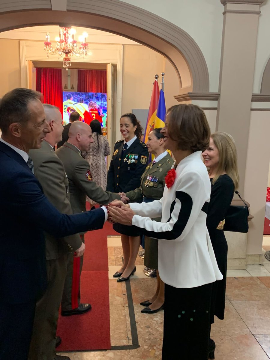 EMADmde's tweet photo. @Armada_esp #DFN26 🇪🇸. Sarajevo acoge la celebración del Día de la Fiesta Nacional en un acto conjunto con la Embajada de España, al que asisten autoridades y representantes de la misión #EUFOR ALTHEA.
#MOPS @EjercitoTierra https://t.co/G8Xx6nBobQ