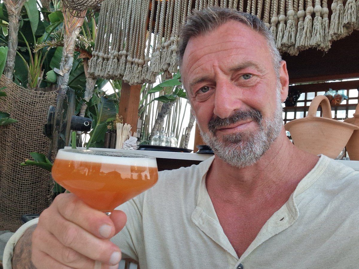 PascalWhiteXXX's tweet photo. The cocktail that goes with the job #Malaga #Spain #pornstarmartini https://t.co/zB1hkLvfRJ