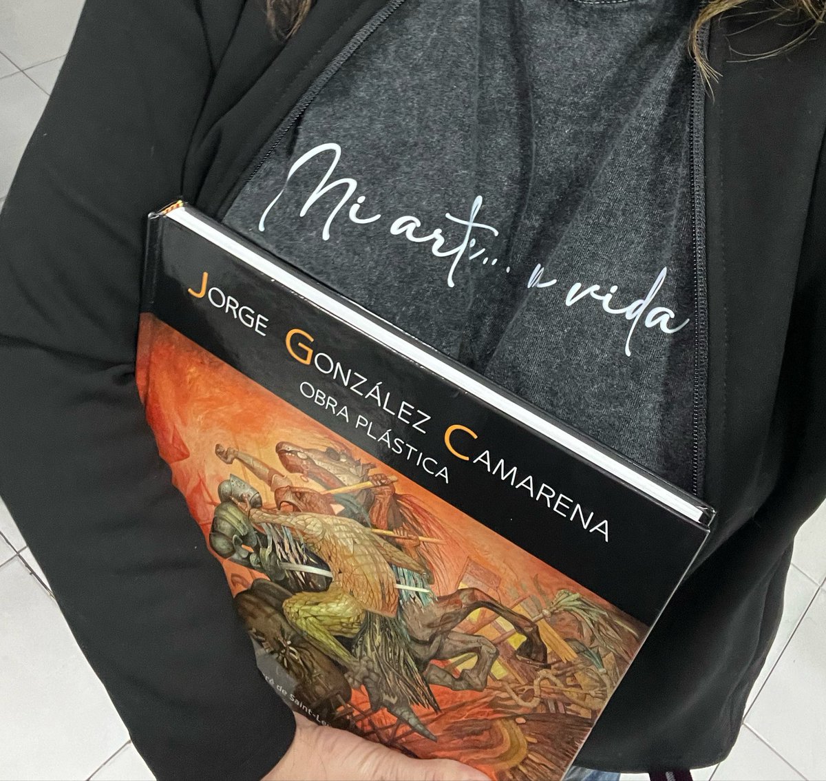 Artegoncam's tweet photo. T -shirts 
Arte Adriana González Camarena 

1.- Serie Mi arte… mi vida!
2.- Serie Lo importante es el resultado final.

quedaron brutales, las avejentadas, serie única y negras.
Negra 
Gris avejentada 
Verde thalo 
Negra avejentada 
Beige avejantada
Marrón avejentada https://t.co/fDE6tD95TR