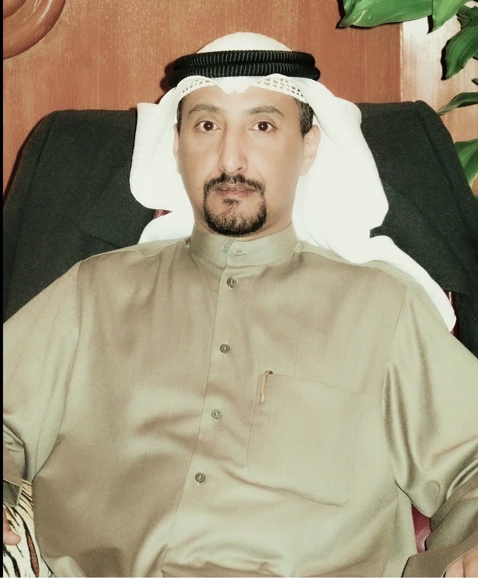 osama73modwana's tweet photo. ورغم ان ابواحمد كان شاباً يافعاً لكنه ايضا كان قائدا ناجحاً فهو سرعان ما أسس درساً في بيتهم بالرميثية واظن الدرس المرفق للشيخ محمود الجاسم كان في بيته كما أنه اسس مع اقاربه "غنام القفيدي" و "علي بن هاجد"  نواة دعوة ومكتبة سلفية في مسجد المهنا قطعة 8 بالرميثية . بل وبعد التحرير انذكر انني ألقيت درساً عن القارة الأفريقية حيث كنت مسئول العلاقات العامة بلجنة القارة الافريقية باحياء التراث ومما علمته من شباب الديوانية انه جعلها مسخرة للشباب والدروس حتى وهو غير موجود يرحمه الله . يتبع ⬇️

https://t.co/np3dMA2siW
