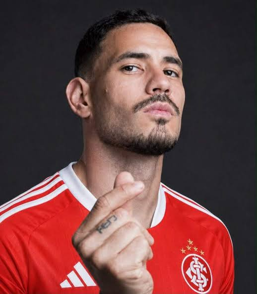 ultimasinter's tweet photo. 🚨REFORÇO VOLTANDO!

Diagnosticado com uma lesão na panturrilha esquerda enquanto servia à seleção paraguaia na data Fifa, o Sanabria voltará a trabalhar com o restante do elenco a partir desta segunda-feira (12), no CT Parque Gigante. https://t.co/MgIrXuRVed
