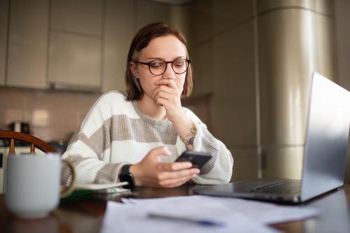 CastleWM's tweet photo. A sophisticated callback scam turns your good habits into a vulnerability. Here's why you should never hang up on your bank. https://t.co/SaxVjQRkLb https://t.co/Fo1lN5sW8t