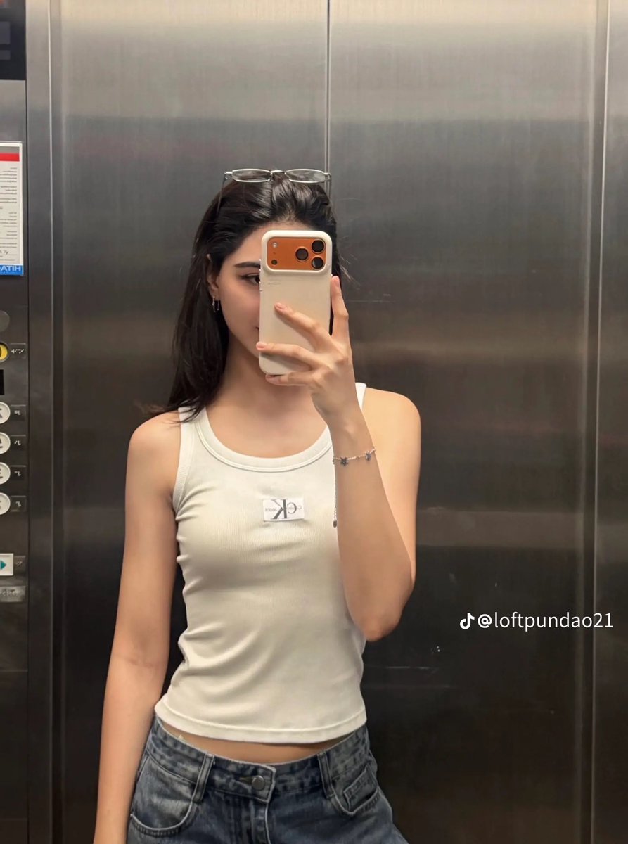 justPearlRhee's tweet photo. i miss you so much, Shelly. 💔 i miss your smile, your lives, your little moments, and simply seeing you happy. i hope life gets gentler with you, bby. until we see you again, please take care of yourself. we miss you more than words can explain. 🫂💙 #Shellybenda https://t.co/UdQ0x6xLsY