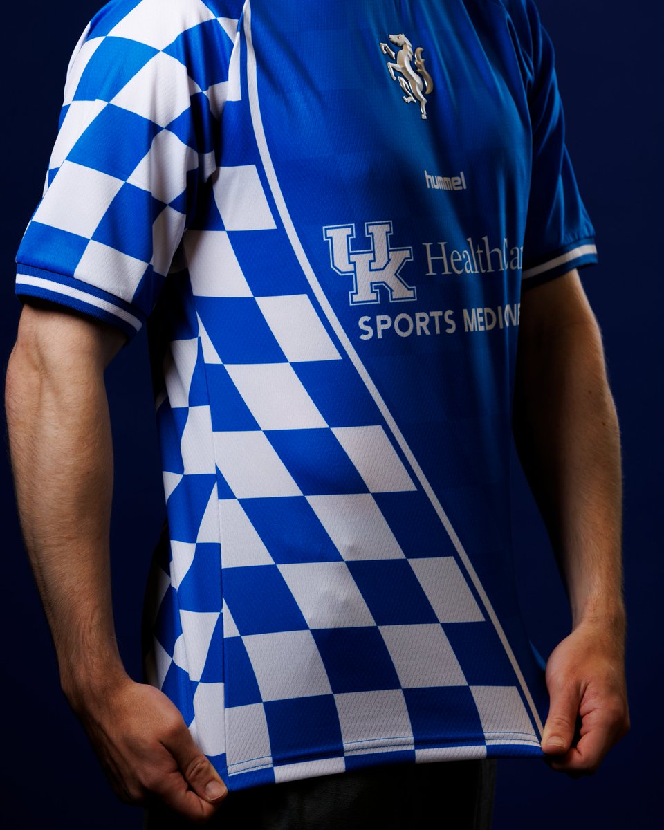 LexSporting's tweet photo. 𝑩𝑳𝑼𝑬 𝑰𝑺 𝑩𝑨𝑪𝑲 🔵⚪️

A top-ten win deserves a top-tier kit 👕

Introducing our brand new Blue Kit... available NOW!
🛍️ https://t.co/C2tvTzfFYM https://t.co/qmk692vctN