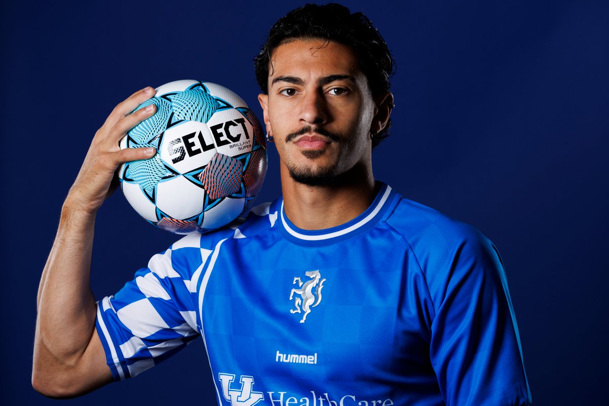 LexSporting's tweet photo. 𝑩𝑳𝑼𝑬 𝑰𝑺 𝑩𝑨𝑪𝑲 🔵⚪️

A top-ten win deserves a top-tier kit 👕

Introducing our brand new Blue Kit... available NOW!
🛍️ https://t.co/C2tvTzfFYM https://t.co/qmk692vctN