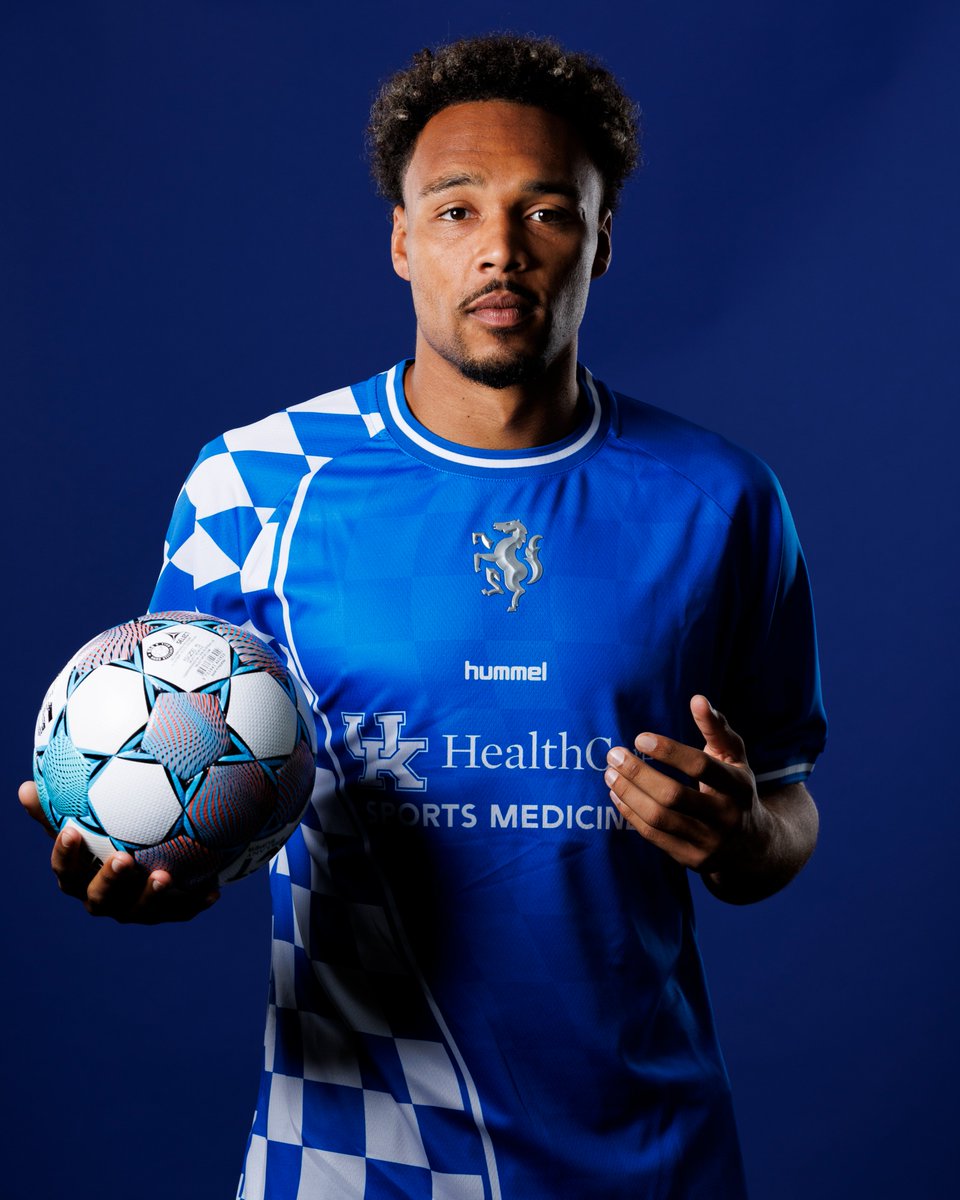 LexSporting's tweet photo. 𝑩𝑳𝑼𝑬 𝑰𝑺 𝑩𝑨𝑪𝑲 🔵⚪️

A top-ten win deserves a top-tier kit 👕

Introducing our brand new Blue Kit... available NOW!
🛍️ https://t.co/C2tvTzfFYM https://t.co/qmk692vctN