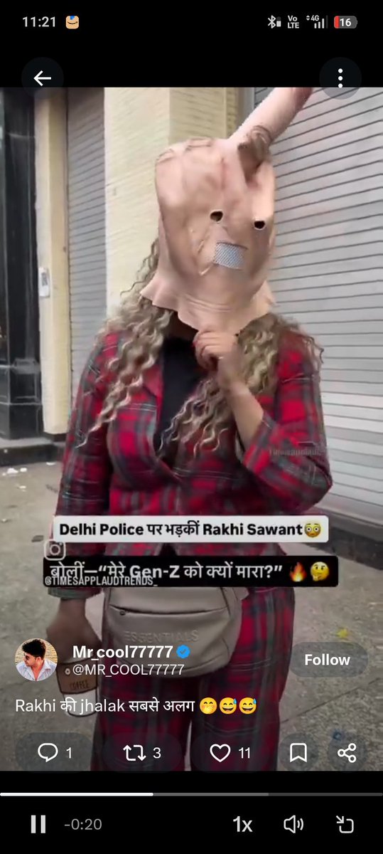 alank567's tweet photo. What has Rakhi Sawant done, she is showing the finger to Delhi Police?

#RahulGandhiNews #Rücktritt https://t.co/NHAPTIEftU