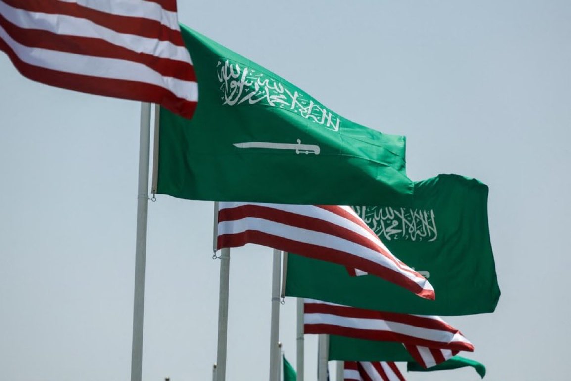 News_Ejazah's tweet photo. عاجل:

أحذر من التصوير …

سفارة أميركا بالسعودية: احتجاز أميركيين في السعودية بسبب تصوير الأحداث الأخيرة رغم تحذير وزارة الداخلية السعودية من أن التصوير والنشر أو مشاركة معلومات تتعلق بصواريخ الدفاع المضاد وطائرات بدون طيار يعرض للمساءلة القانونية

- قناة العربية https://t.co/ZF0E8TX2ih