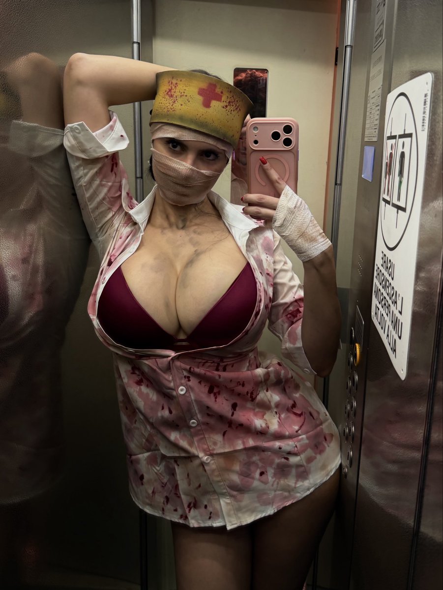 VismaraMartina's tweet photo. My #silenthillnurse #halloween cosplay 🎃 https://t.co/YBfcBQodLt