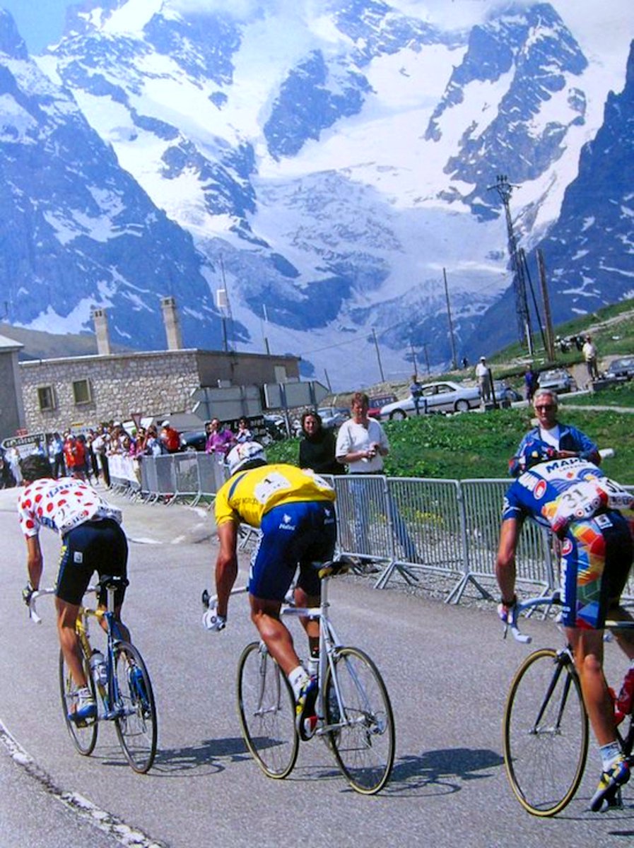 Mig_Indurain's tweet photo. 🇪🇸 Miguel Indurain
💿 Banesto
💛 Dauphiné Libéré 1996
💨 Richard Virenque (Festina), Miguel Indurain (Banesto) &amp; Tony Rominger (Mapei)
#miguelindurain #richardvirenque #tonyrominger #criteriumdudauphine #criteriumdudauphine1996 #uci @tourauverhalpes @UCI_cycling https://t.co/r0tSDC0kpo