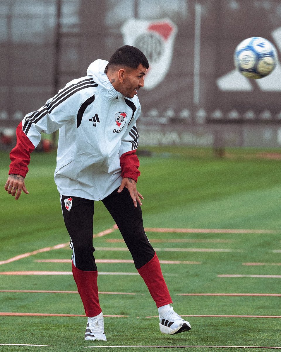 RiverPlate's tweet photo. Lunes 𝐜𝐨𝐧 𝐭𝐨𝐝𝐨 🔋💪⚽️

🔜 Sarmiento de Junín. https://t.co/3iAtNvuQIO