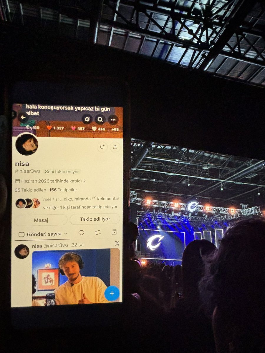 feyzooss07's tweet photo. dünkü konserden my family btw🤍🤍🤍 https://t.co/pLQvoFlkis