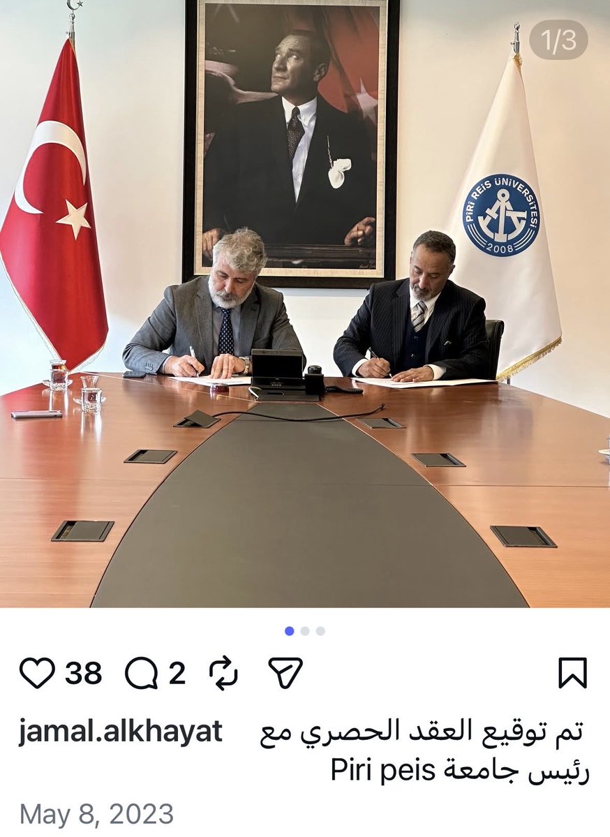osama73modwana's tweet photo. بوأحمد يرحمه الله كان مثالاً للشاب المثابر وانا اتذكره في مكتبه العقاري بالسالمية وكيف أسس عدة مشاريع بعضها ينجح وبعضها يتعثر ،  ولكنه يستمر حتى تعززت مسيرته بنجاحات خاصة في الخدمات التعليمية ووقع العديد من الاتفاقيات في عدة دولة. 
لكن رغم هذه الوجاهة وانشغاله بالتجارة اشهد انه لم ينسى الفقراء وذوي الحاجات فكان يقول : نحن من يحتاج لهم وليس هم ! ونشكر من يدلنا عليهم ولم يكتف رحمه باياديه البيضاء داخل الكويت بل امتدت اياديه للفقراء في محيطه بتركيا حيث كان يقيم لفترة طويلة فيتفقد الاسر المحتاجة ويعينها تقبل الله منه صالح الاعمال . ووما يذكر في هذا المقام انه كان ذا صوت شجي وكان يحب القصايد الوعظية وينشدها بصوت عذب واحيانا يسجلها في حاسوبه الخاص . يتبع⬇️