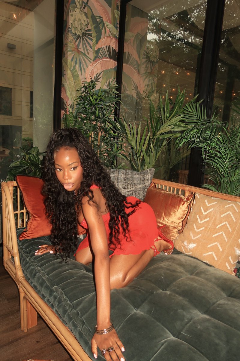 africanglo's tweet photo. one look and you’re hooked 🍓 @SavageXFenty https://t.co/PP6PUGcqyF