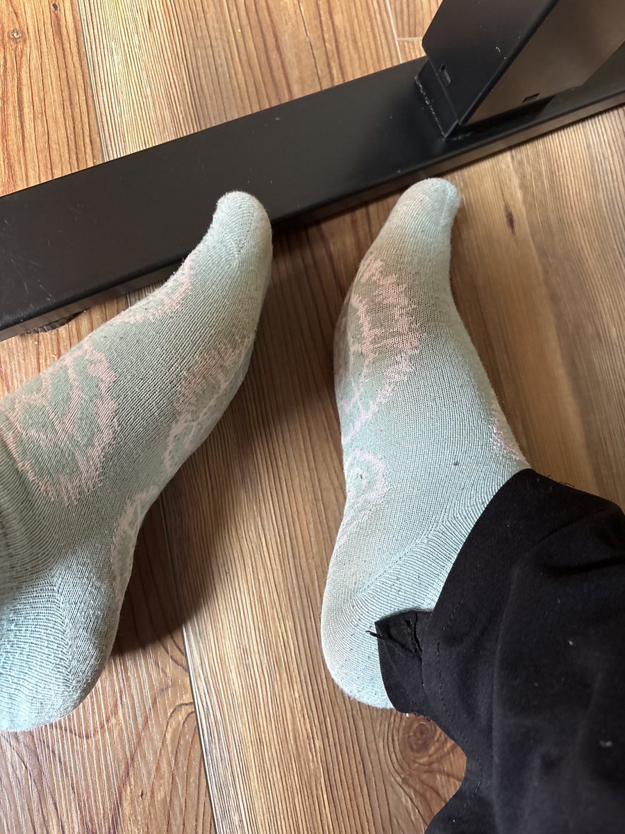 SockArchives's tweet photo. 🦶 SELLER THREAD 🔥
Selling socks, shoes, or any feet content?
Reply under this post + drop a pic so buyers can find you fast.
Buyers — scroll the replies, check the pics, save your favorites, and DM who you like 👀
Drop your pic + link / @ / what you sell below 👇 https://t.co/IutBb7UduT