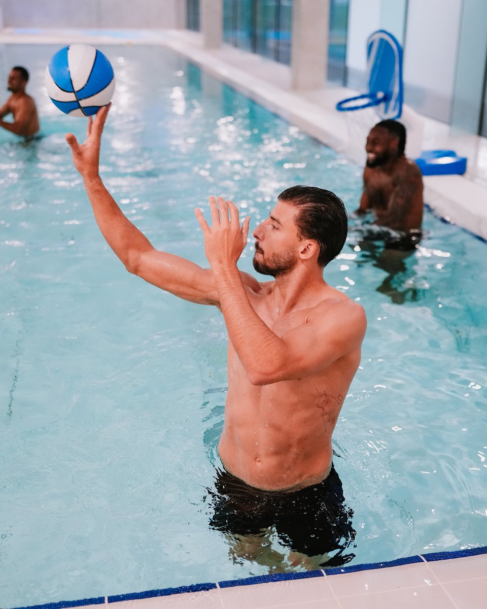 ManCity's tweet photo. Recovery mode 🔛 https://t.co/X2KyX446PO