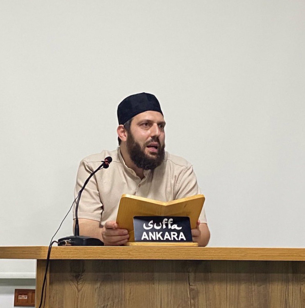 mahfildijital's tweet photo. 🔴 Araştırmacı Fatih Sultan Semiz:

Eğer iki devlet, tek millet ise Türkiye bütün başörtüsü zulmüne uğrayanları çağırmalı. 

Suriyeli kardeşlerimize baktığımız gibi Azeri kardeşlerimize de bakarız. https://t.co/TdCt36Ctn2