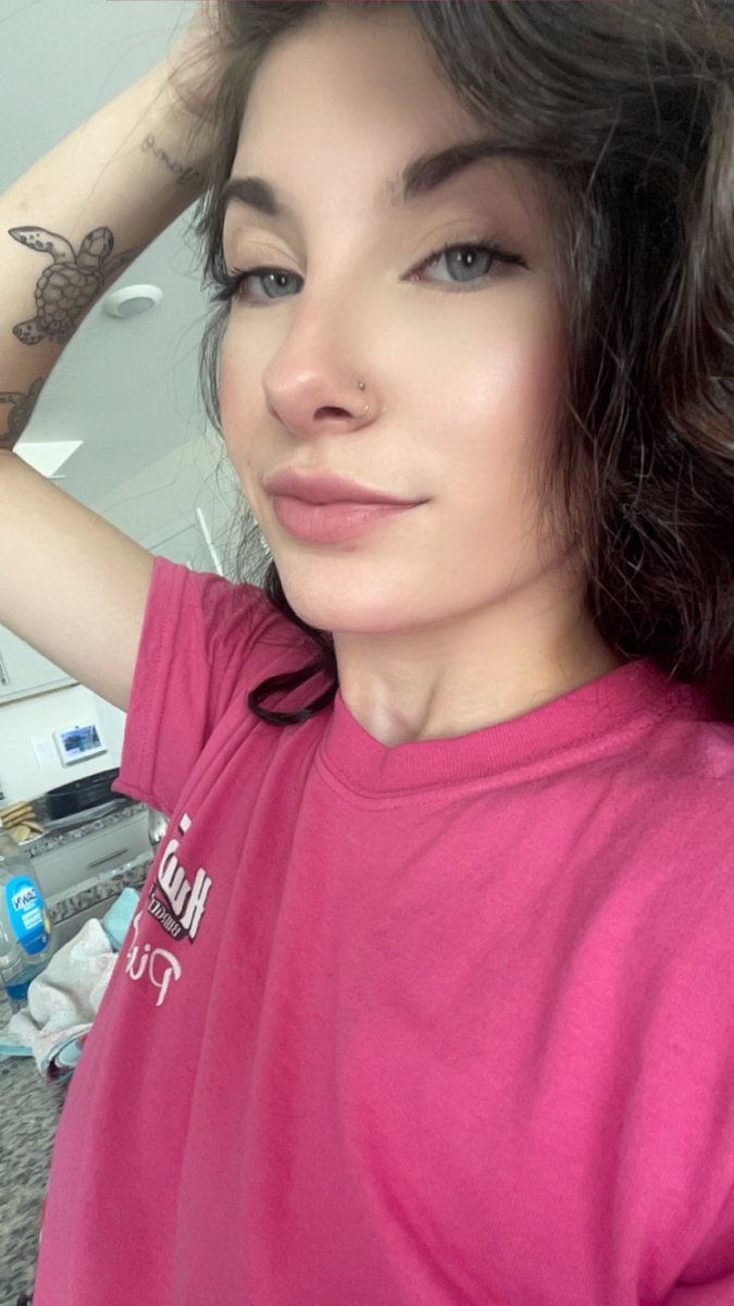 Jaydenf8943's tweet photo. Going live tonight on TikTok at 5
Itsyagirl_jay13
Come by and say hi and don’t forget to HMU for some new content🤭 https://t.co/ylC505BQBn