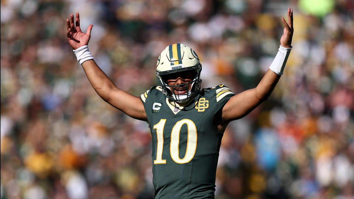 PackersTalkNet's tweet photo. On PackersTalk.​com:  Rivalry Rebound: Packers Turn Corner Versus Bears dlvr.​it/TVtYl3 #Packers #GoPackGo https://t.co/xVIy9x7fW2